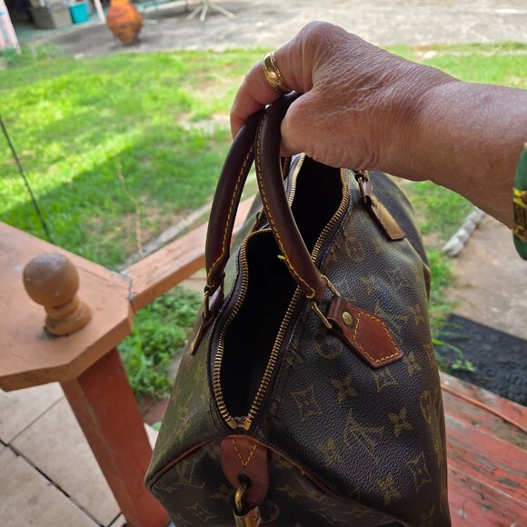 Louis Vuitton  Large  Speedy Bag - Picture 2 of 6